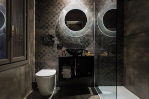 Dusche, Regendusche, kostenlose Toilettenartikel, Haartrockner