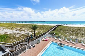 حمّام سباحة خارجي، حمّام سباحة مُدفَّأ