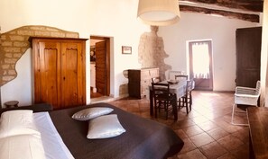 Premium bedding, desk, free cots/infant beds, rollaway beds - Country House Poggio Aione (Semproniano)