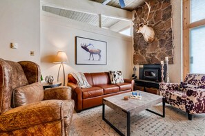 Smart TV, fireplace - Ski-In/Out Mountain Condo w/ Pool & Spa #1007 (Steamboat Springs)