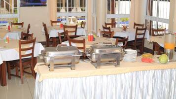 Tägliches inbegriffenes großes Frühstück