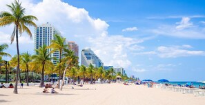Beach nearby, sun-loungers, beach towels