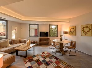Apartemen Grand, pemandangan kota | Area keluarga | TV layar datar