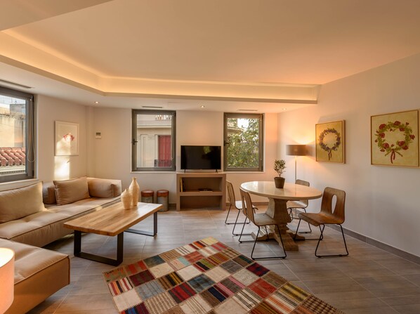 Grand Apartment, City View | Living area | Flat-screen TV - Fos Residential Apartments (Athens)