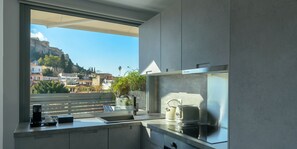 Presidential Apartment | Private kitchen | Fridge, oven, stovetop, coffee/tea maker - Fos Residential Apartments (Athens)