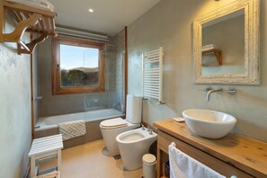 Duschwanne, Whirlpool, Haartrockner, Bidet