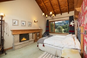 4 bedrooms, desk, free WiFi, bed sheets