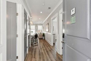Interior - Modern Downtown Charleston Condo (Charleston)