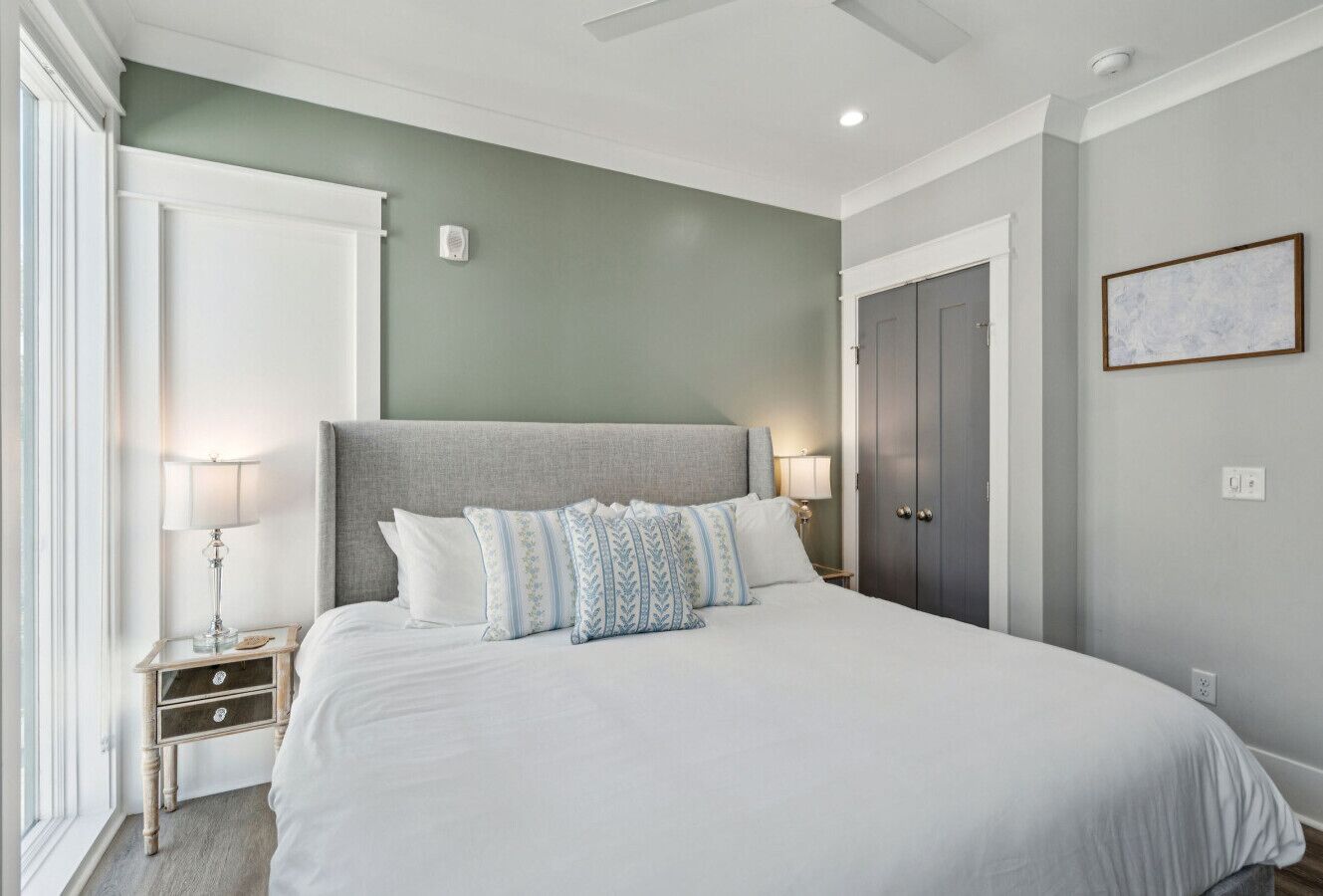 2 chambres, bureau, fer et planche à repasser, lit parapluie