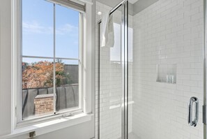 Hair dryer, towels - Modern Downtown Charleston Condo (Charleston)