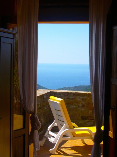 Amazing Classic Stone House: a green terrace overlooking sea, hill and mountain