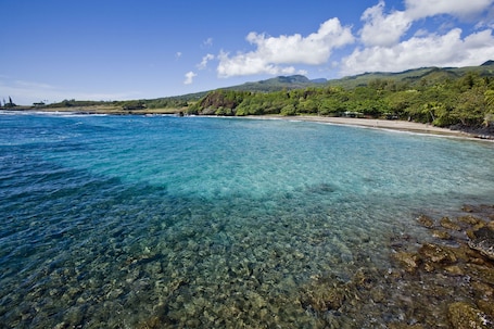 Beach. Beautiful Cottage in the heart of Hana, sleeps 2 with 1bed/1bath