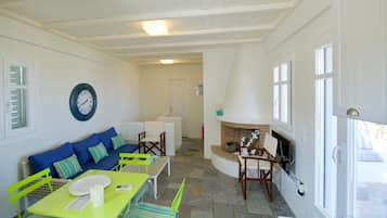 Hus, 2 soverom (Rammos 1) | Oppholdsområde | Flatskjerm-TV