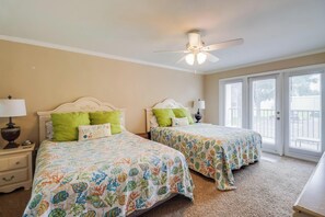 2 bedrooms, iron/ironing board, internet, bed sheets - Beach Days = Best Days!   Fishing, Sunning, Beaching, Boating, Swimming=FUN!! (Biloxi)