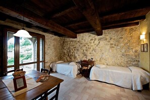 Lejlighed - 1 soveværelse | Individuel indretning, skrivebord, gratis baby-/barnesenge, sengetøj