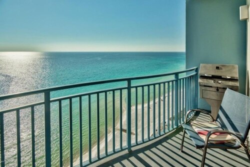Stunning Beachfront Condo! Free Beach Chairs! Near Pier Park Shops & Dining!