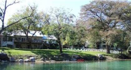 No Flood! Gruene House & Cabin on Guadalupe! 7Bdrm/4.5Baths/Kayaks, Sleeps-28!