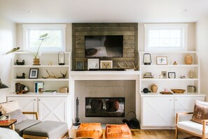 Smart TV, fireplace, DVD player, books