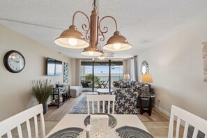 Interior - New Tastefully Remodeled Direct Gulf Front 1BR/BA Paradise - Very Clean (Indian Rocks Beach)