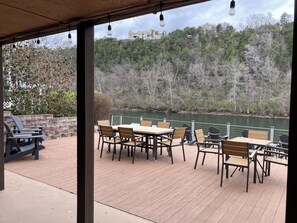 Outdoor dining - Lakefront w/Private Dock - Spacious Home on Lake Taneycomo (Hollister)