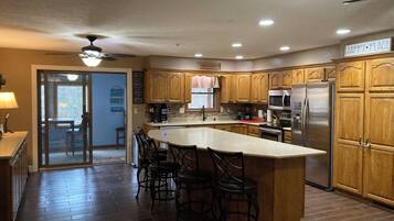 Coffee/tea maker, fridge, microwave, oven