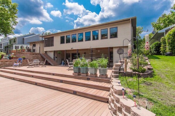 Exterior - Lakefront w/Private Dock - Spacious Home on Lake Taneycomo (Hollister)