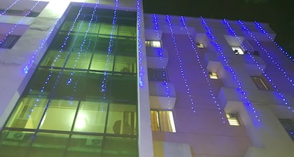 The Salvation Army Red Shield Guest House - Hostel