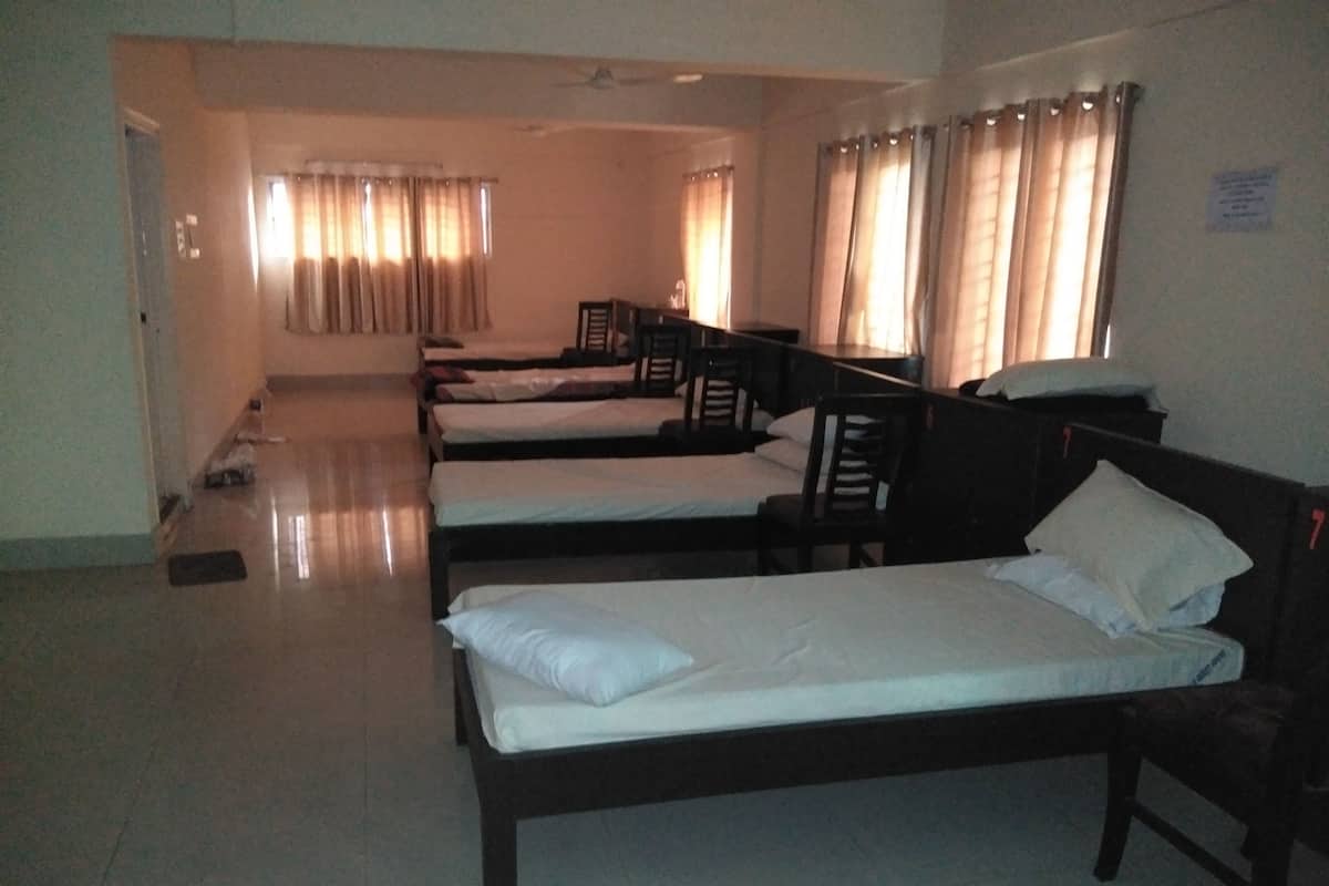 13 Bed Shared Dormitory for Men