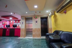 Reception - The Salvation Army Red Shield Guest House - Hostel (Kolkata)