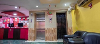 The Salvation Army Red  Shield Guest House - Hostel