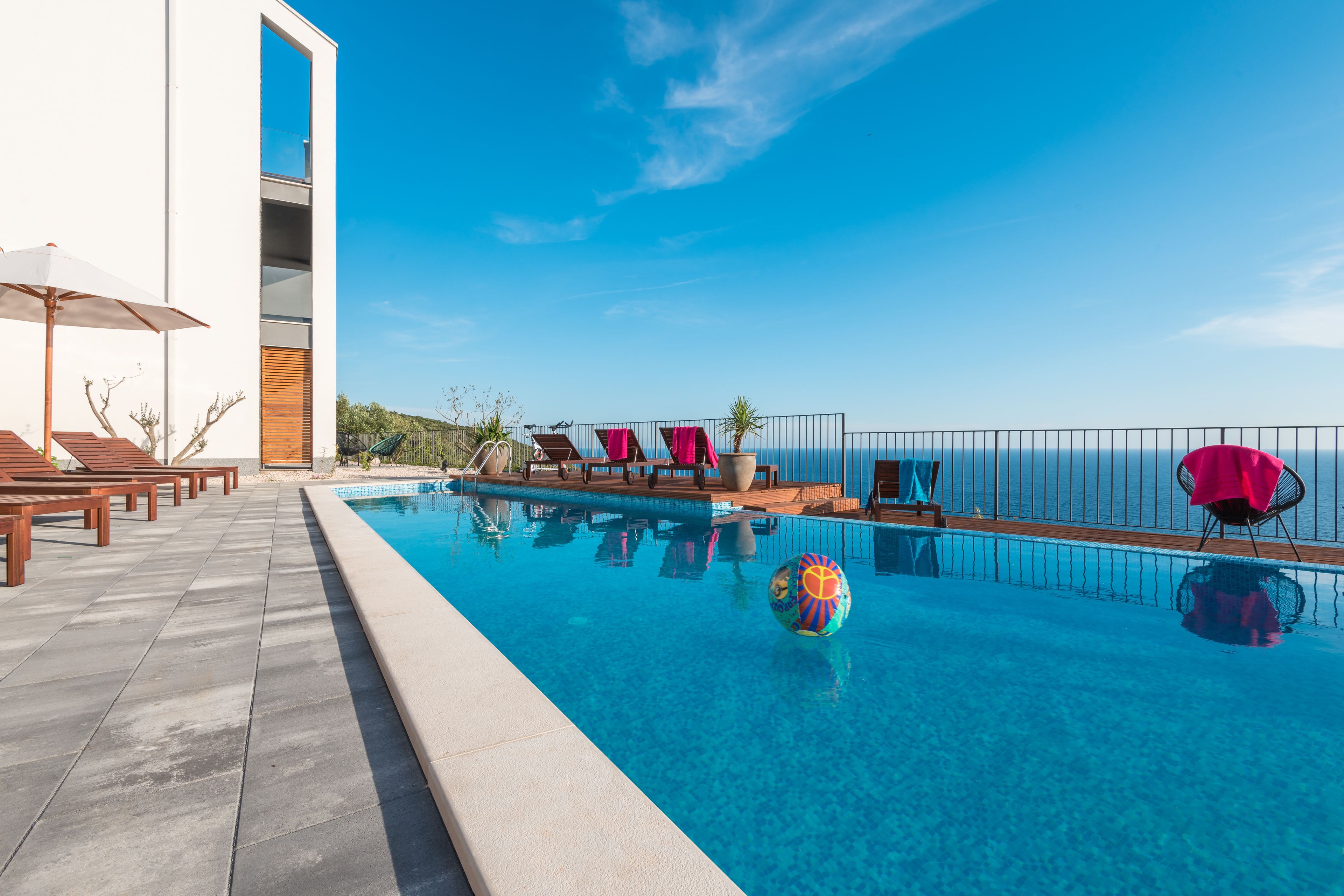 Sesongbasert utendørsbasseng