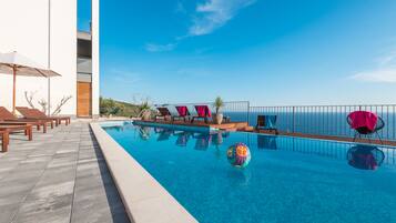 Sesongbasert utendørsbasseng