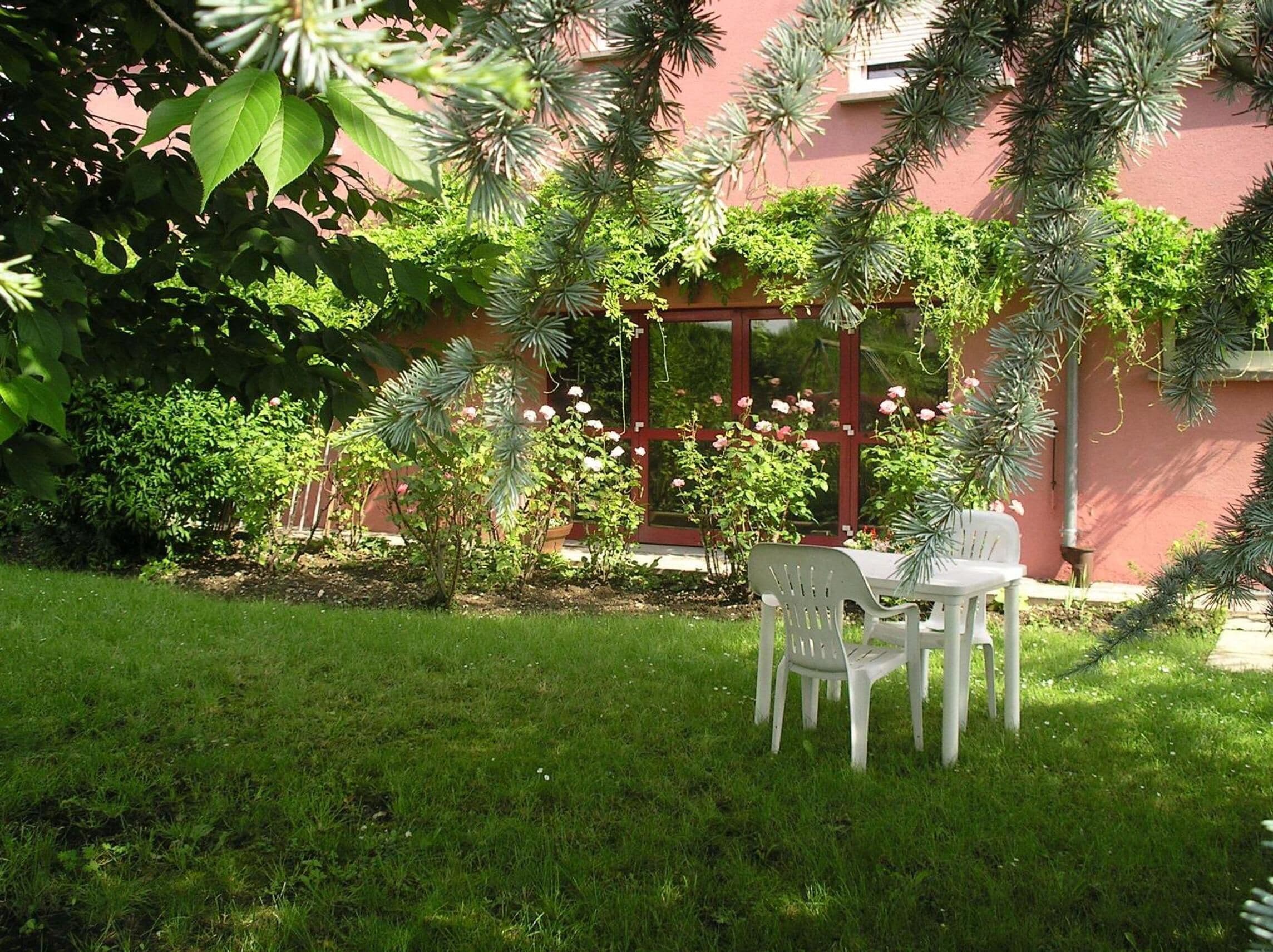 المنطقة المحيطة بالمنشأة