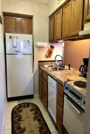 Fridge, microwave, oven, stovetop - Wow, what a view! Great Family Condo with Two bedrooms and 2 baths sleeps 6 (Gatlinburg)
