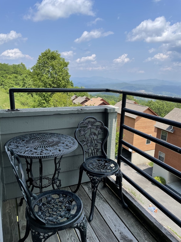 Property grounds - Wow, what a view! Great Family Condo with Two bedrooms and 2 baths sleeps 6 (Gatlinburg)