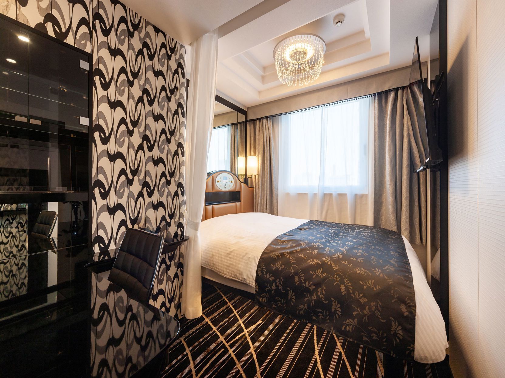 Down comforters, desk, blackout drapes, free WiFi