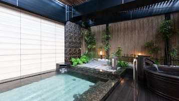 Nhà tắm công cộng