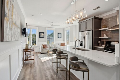Elegant Condo in The Heart of Historic Downtown Charleston