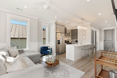 Elegant Condo in The Heart of Historic Downtown Charleston