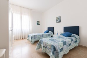 2 bedrooms, WiFi, bed sheets - Careggi Home apartment (Firenze)