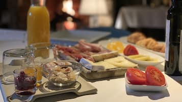 Free daily cooked-to-order breakfast