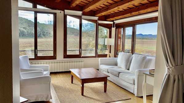 Suite junior, vista al jardín | 1 habitación, wifi gratis y ropa de cama 