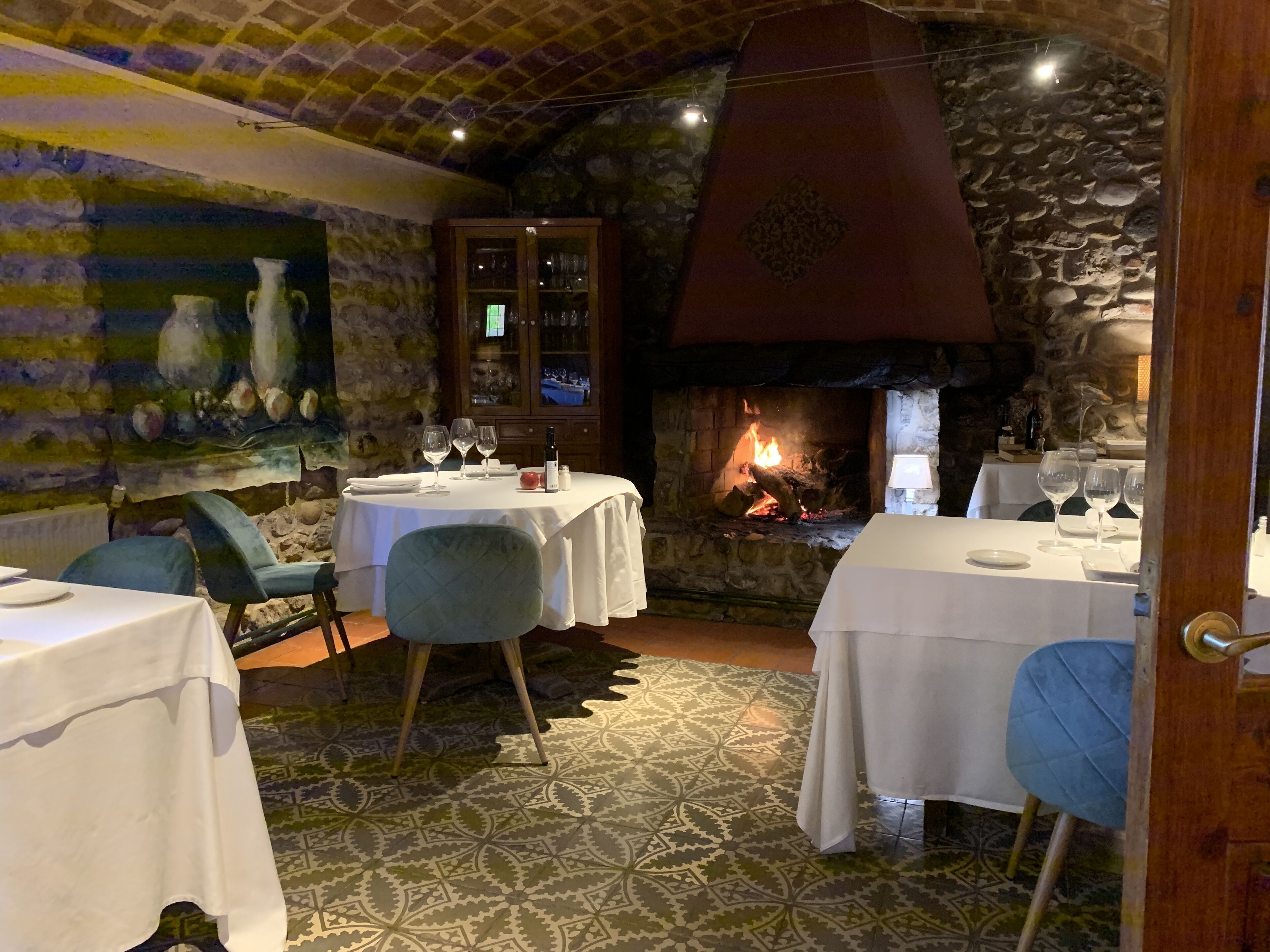 Serveert ontbijt, lunch en diner