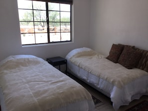 3 bedrooms, free WiFi, bed sheets - Tranquil Retreat with Gorgeous near 360-degree Mountain Views! (Rio Rico)