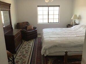 3 bedrooms, WiFi (free), bed sheets - Tranquil Retreat with Gorgeous near 360-degree Mountain Views! (Rio Rico)