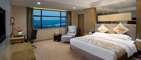 Basic-Zimmer, Mehrere Betten, barrierefrei, Nichtraucher | Zimmersafe, Schreibtisch, Verdunkelungsvorhänge, schallisolierte Zimmer