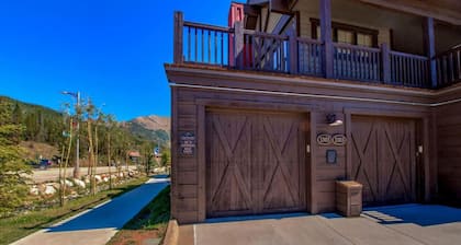 Camina hasta Union Creek Lift, terraza y garaje privados, jacuzzi comunitario