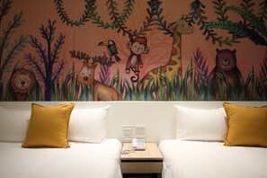 Habitación cuádruple familiar, 2 camas dobles, no fumadores | Escritorio, cortinas opacas, wifi gratis y ropa de cama