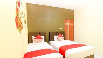 Standard Twin Room, 2 Twin Beds, Non Smoking | Desk, free WiFi