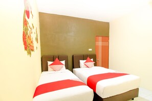 Standard Twin Room, 2 Single Beds, Non Smoking | Desk, free WiFi